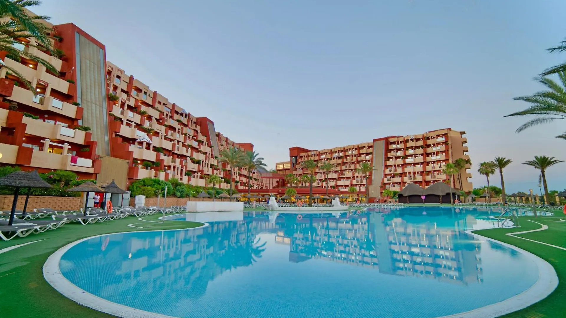 Holiday World Resort Benalmádena 4*,