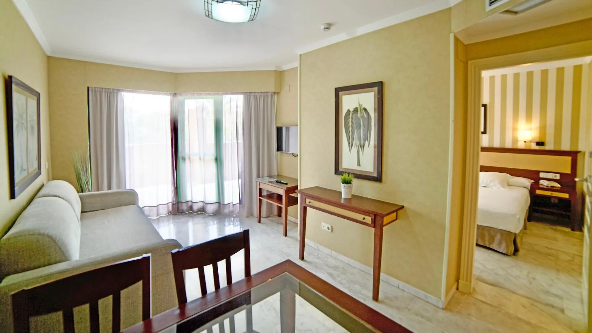 **** Otel Holiday World Resort Benalmádena İspanya
