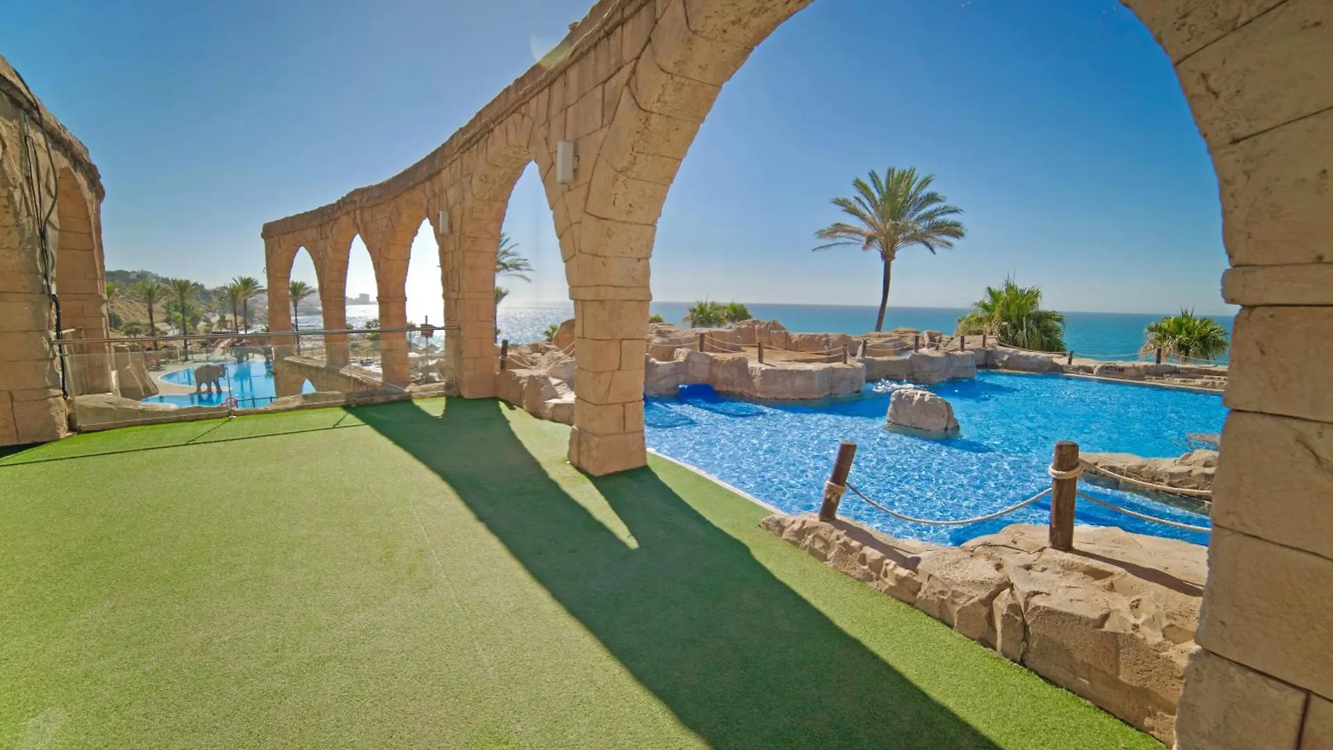 Holiday World Resort Benalmadena 4*,